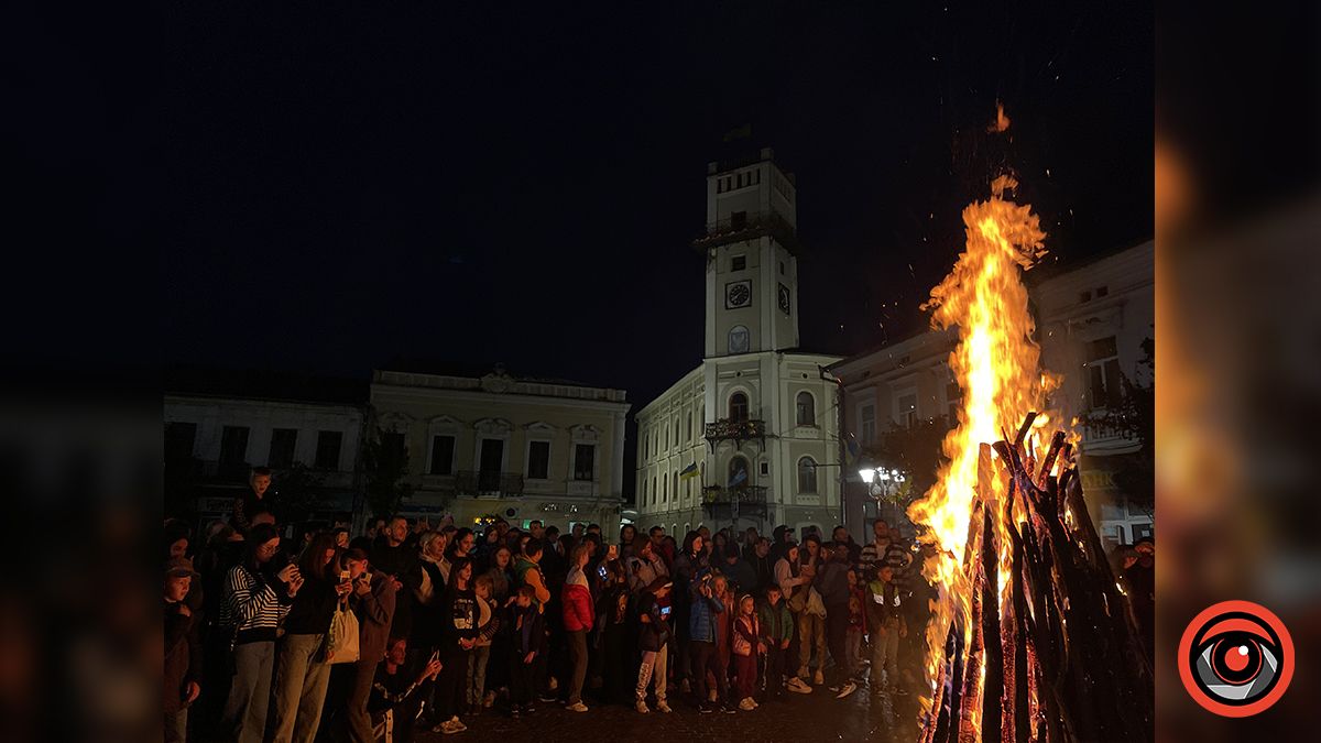 Традиційна ватра на Покрови в Коломиї: фоторепортаж 12