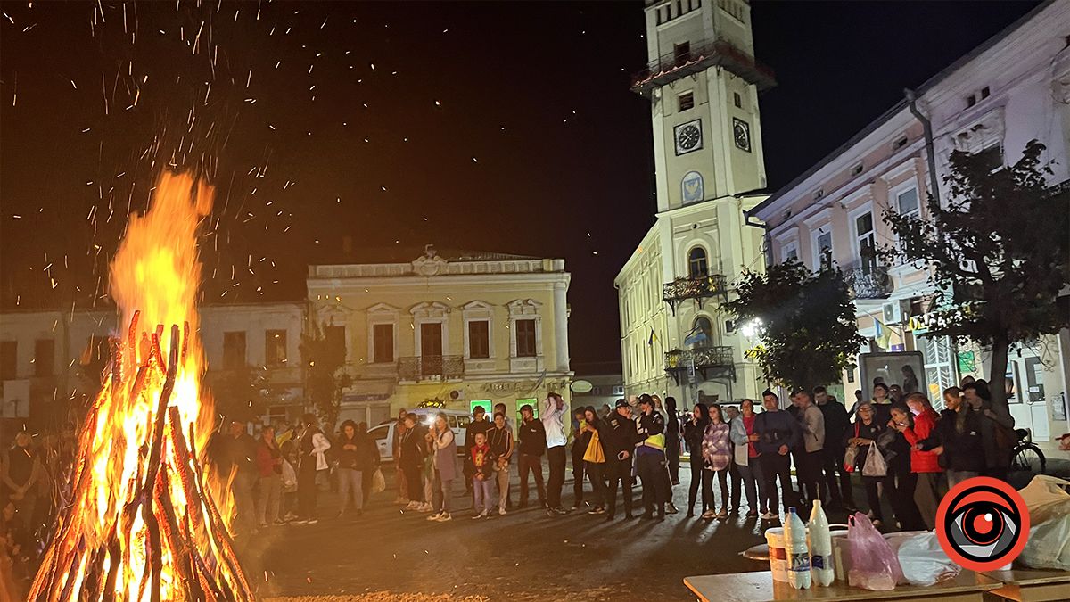 Традиційна ватра на Покрови в Коломиї: фоторепортаж 1