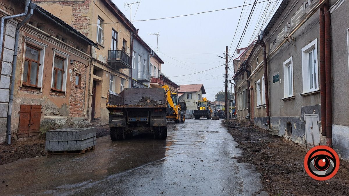 вул. Оренштайна, як бачимо вулиця заасфальтована і ремонту не потребує. Але у Коломиї на її ремонт виділили майже 1 млн грн