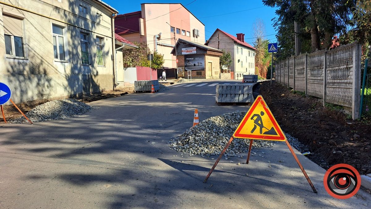 На частині вул. Замкової ремонтують тротуари: рух ускладнений 1