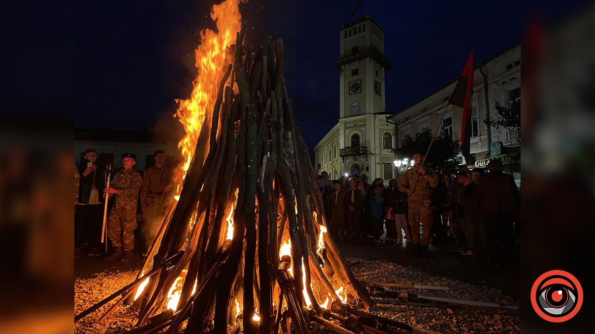 Традиційна ватра на Покрови в Коломиї: фоторепортаж 11