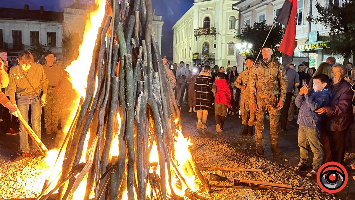 Традиційна ватра на Покрови в Коломиї: фоторепортаж 9