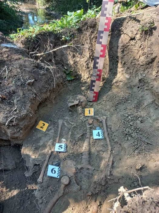 У Печеніжині виявили невідоме захоронення 2