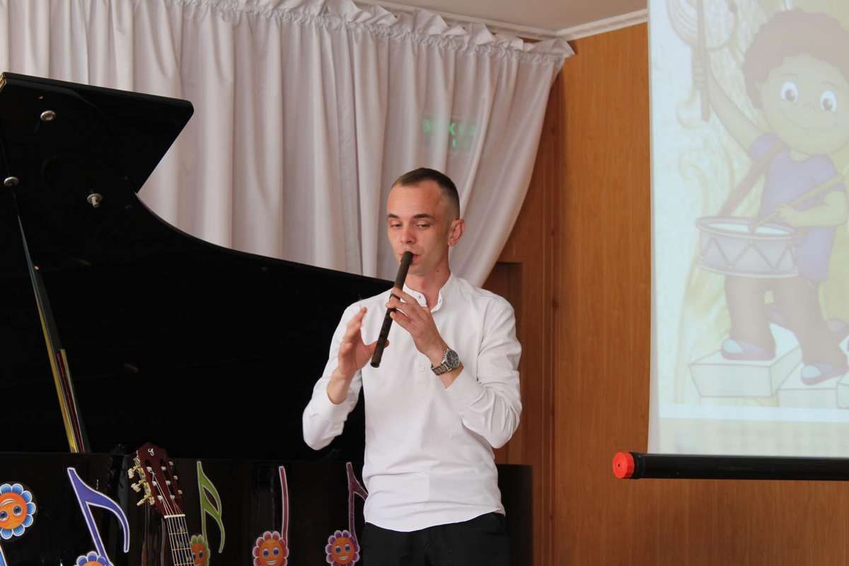 Першачків музичної школи посвячували в учні й знайомили з псом Патроном 4