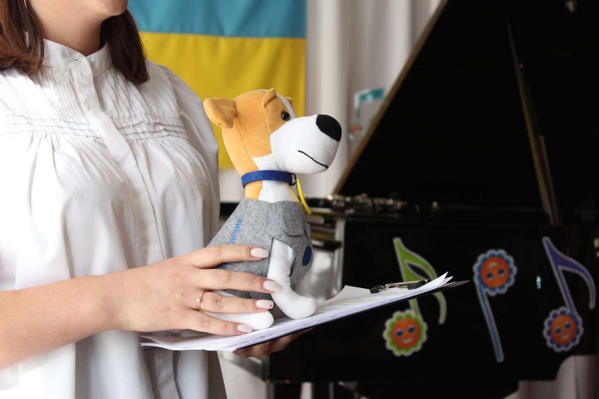 Першачків музичної школи посвячували в учні й знайомили з псом Патроном 2