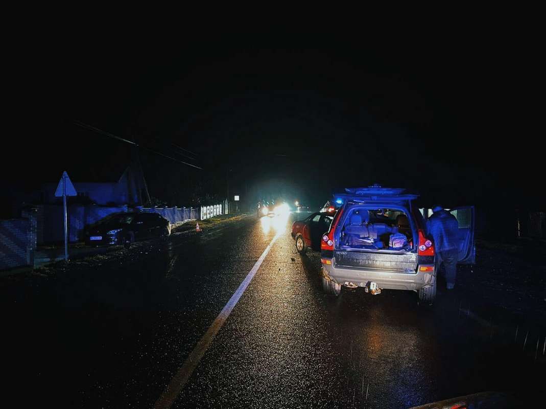 Через нетверезого водія у ДТП на Прикарпатті травмувалось 5 людей, серед яких діти 1