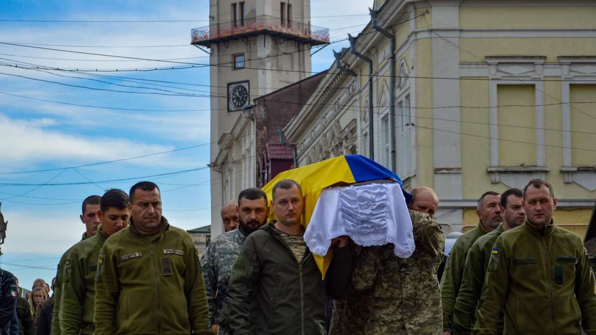 Коломия попрощалася із Героєм Олександром Рощуком