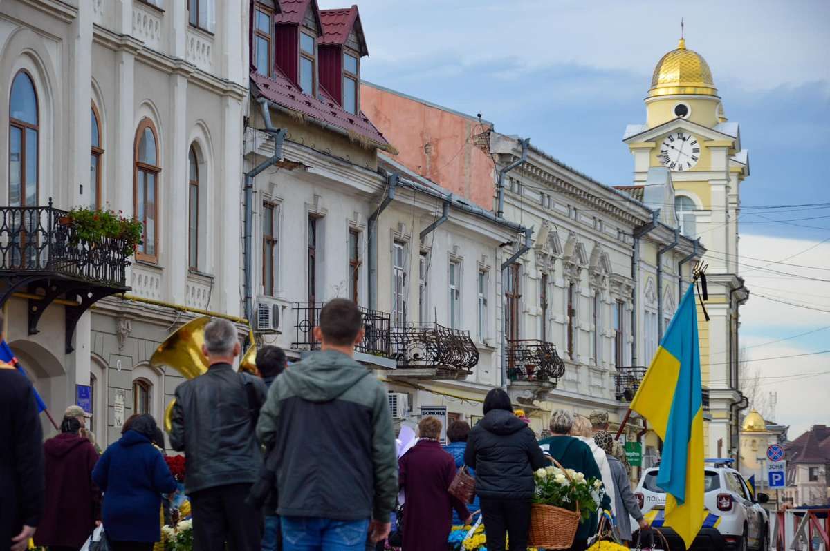 Коломия попрощалася із Героєм Олександром Рощуком 11