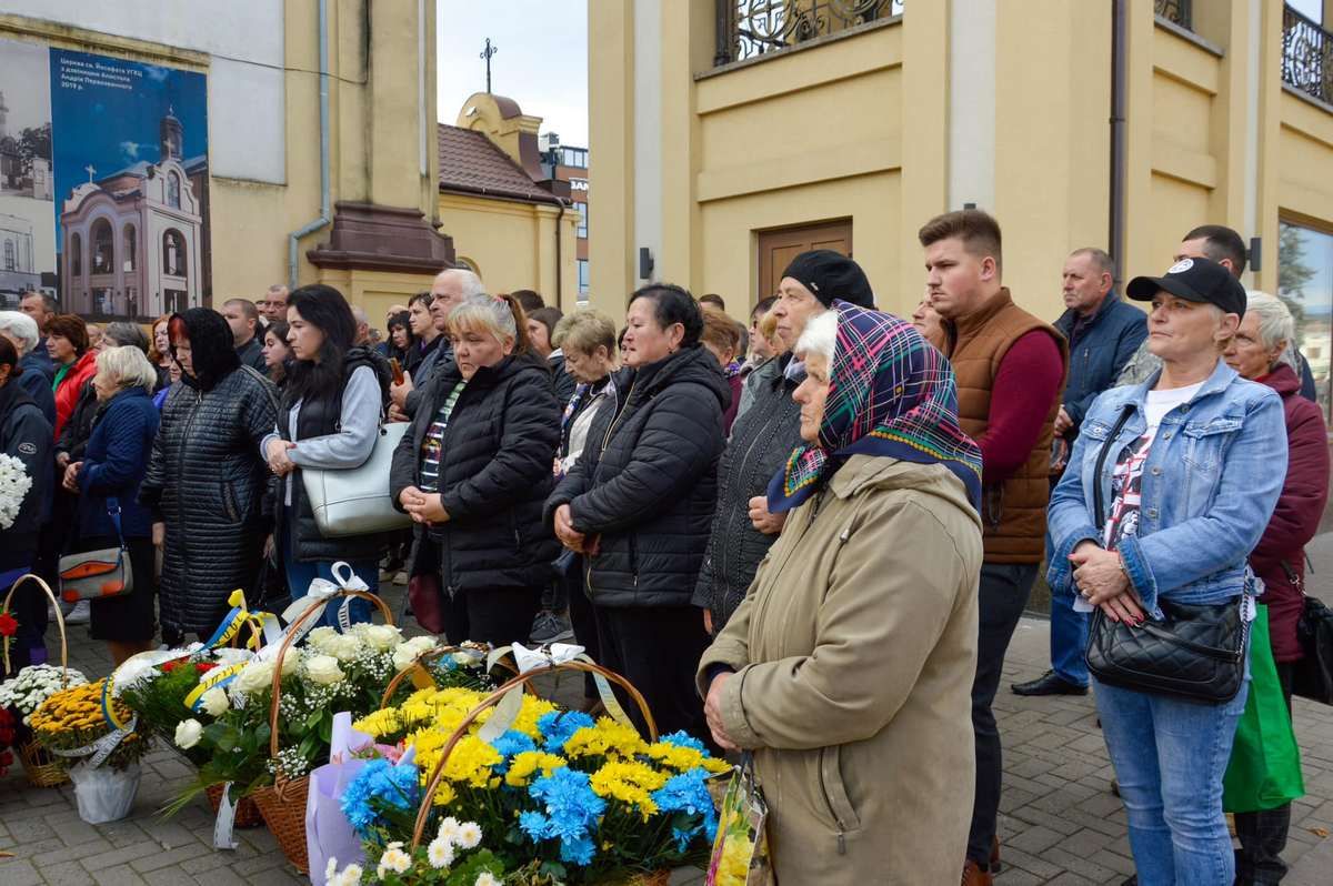 Коломия попрощалася із Героєм Олександром Рощуком 4