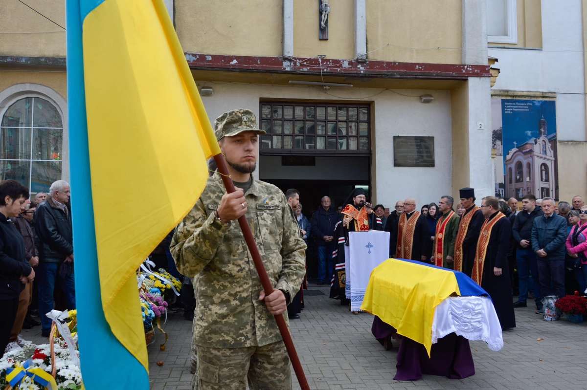 Коломия попрощалася із Героєм Олександром Рощуком 6