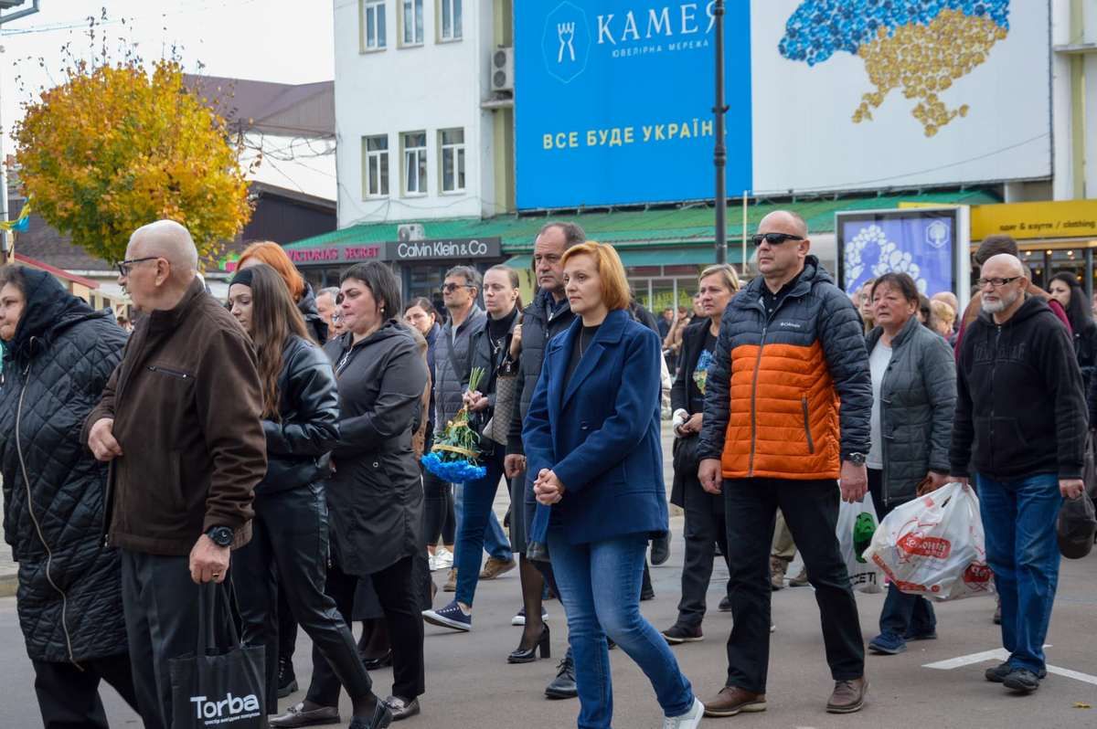 Коломия попрощалася із Героєм Олександром Рощуком 10