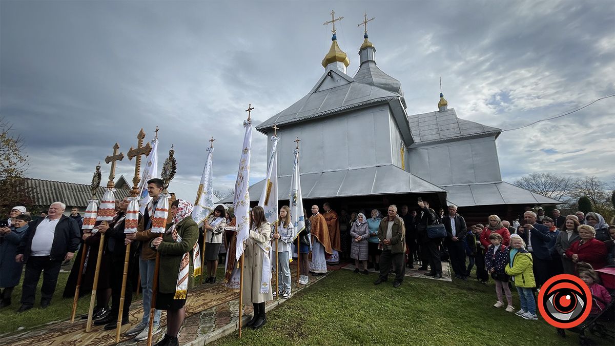 Столітній храм: Владика Петро очолив святкування ювілею церкви св. Дмитрія у селі Годи-Добровідка 3