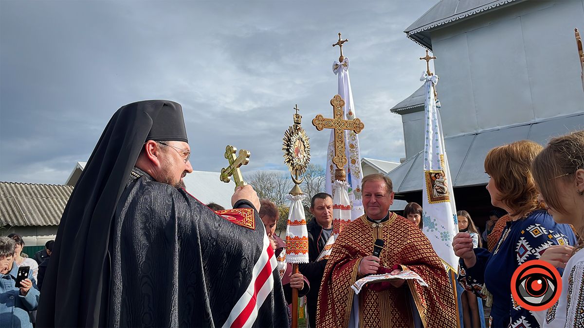 Столітній храм: Владика Петро очолив святкування ювілею церкви св. Дмитрія у селі Годи-Добровідка 2