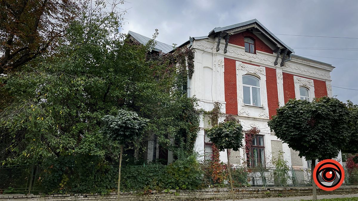 За скільки 553 м² історичної будівлі у Коломиї продали у приватні руки