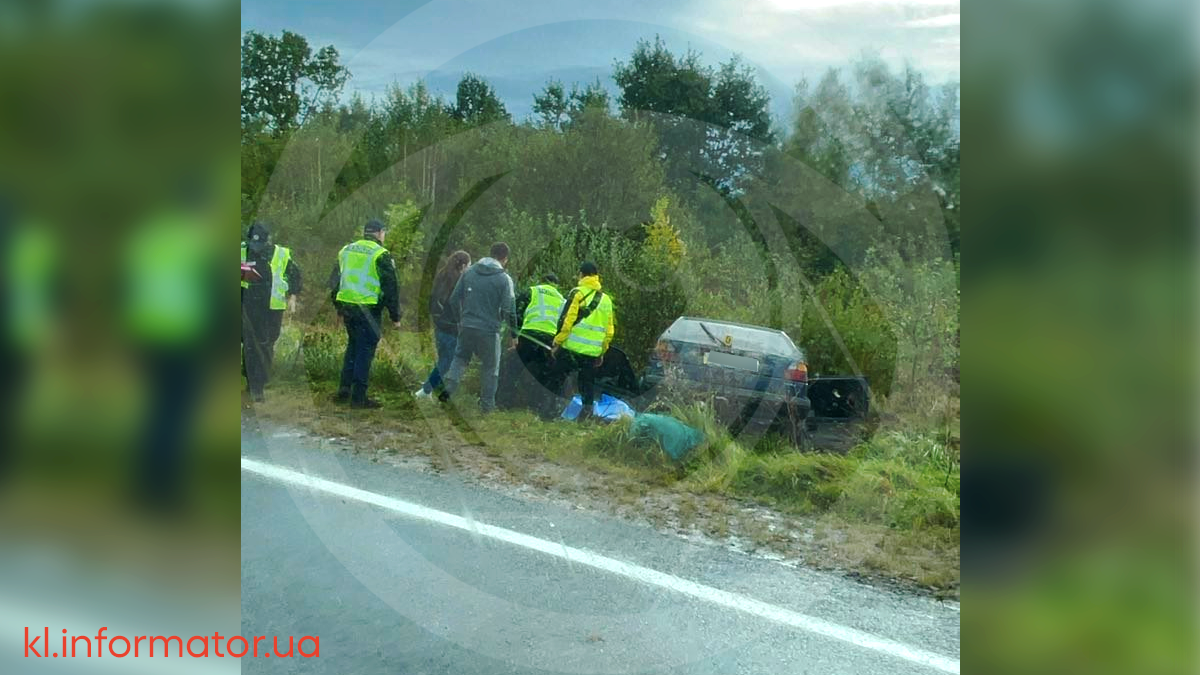 ДТП під Коломиєю: автомобіль опинився в кюветі 2