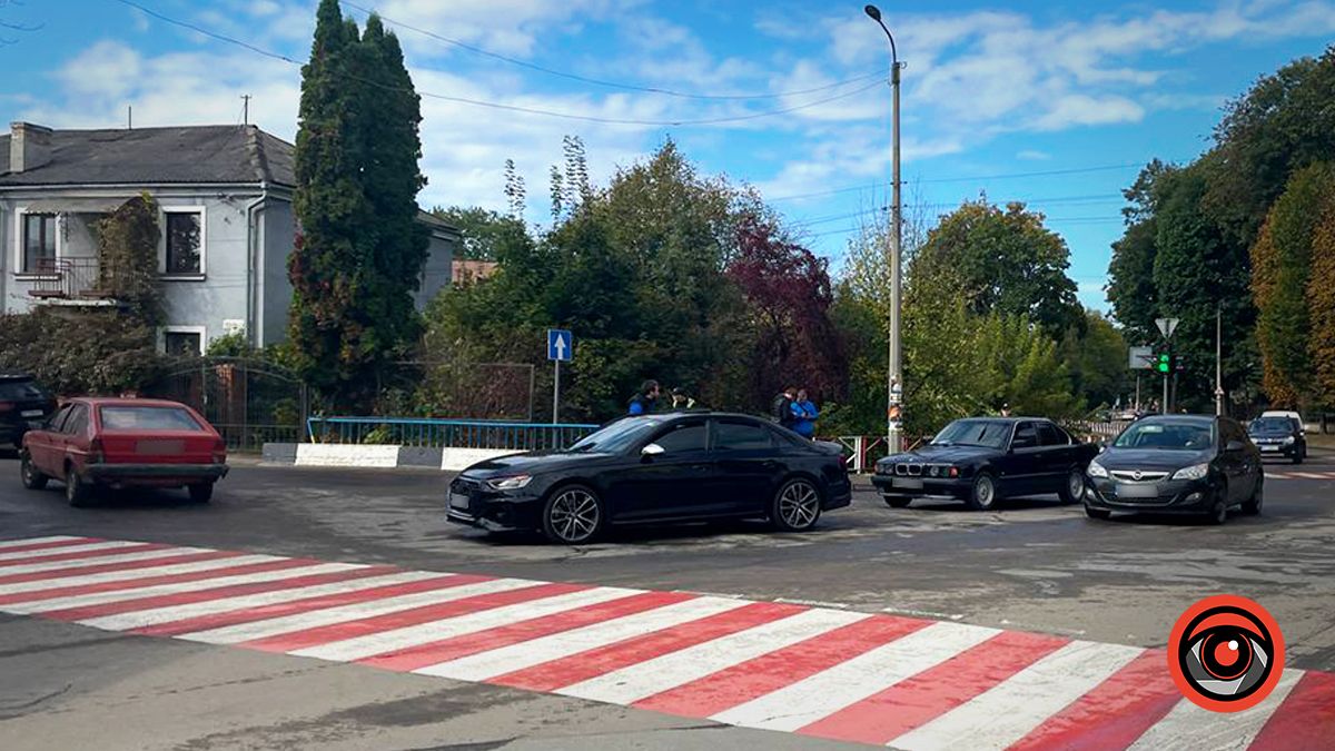 ДТП на перехресті Петлюри-Тарабалки: рух ускладнений