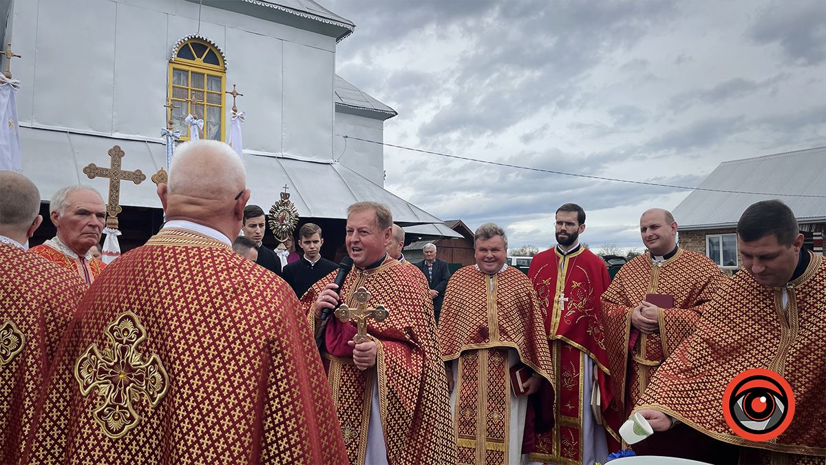 Столітній храм: Владика Петро очолив святкування ювілею церкви св. Дмитрія у селі Годи-Добровідка 16