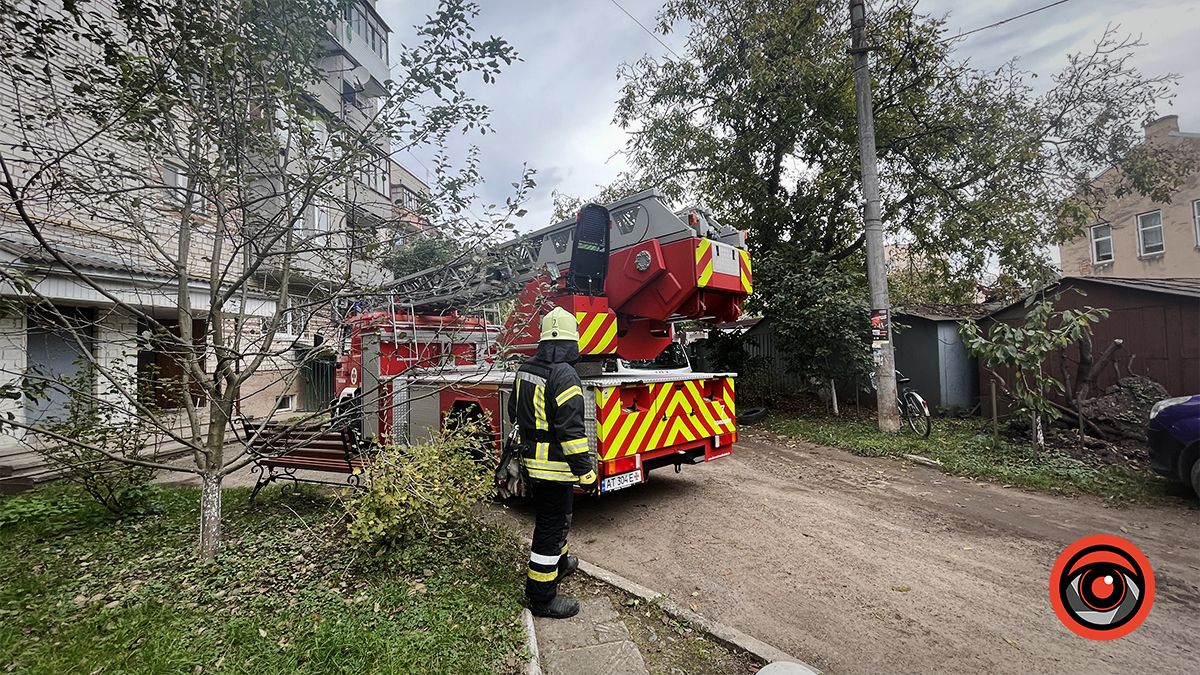 У багатоповерхівці Коломиї вибухнув газ, жінку доправили у лікарню 3