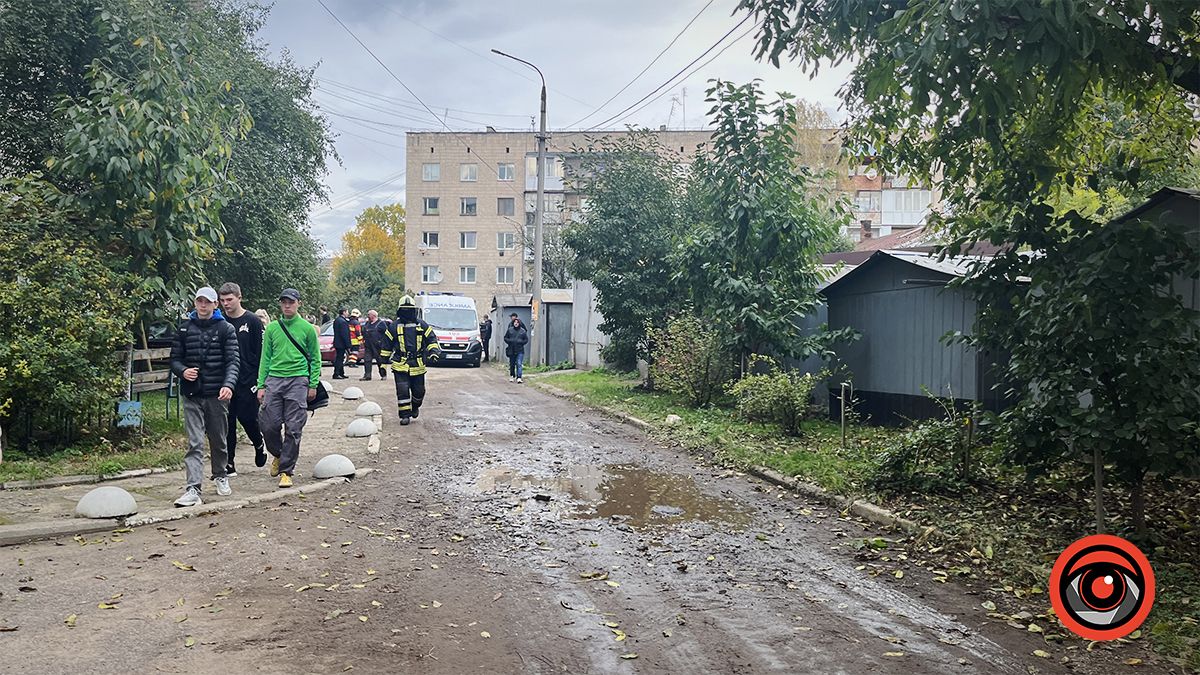 У багатоповерхівці Коломиї вибухнув газ, жінку доправили у лікарню 4