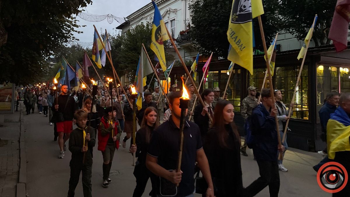 Як проходила смолоскипна хода в Коломиї 1 жовтня 5