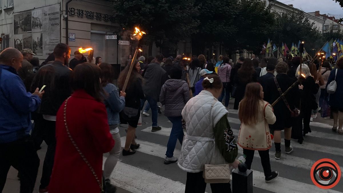 Як проходила смолоскипна хода в Коломиї 1 жовтня 4
