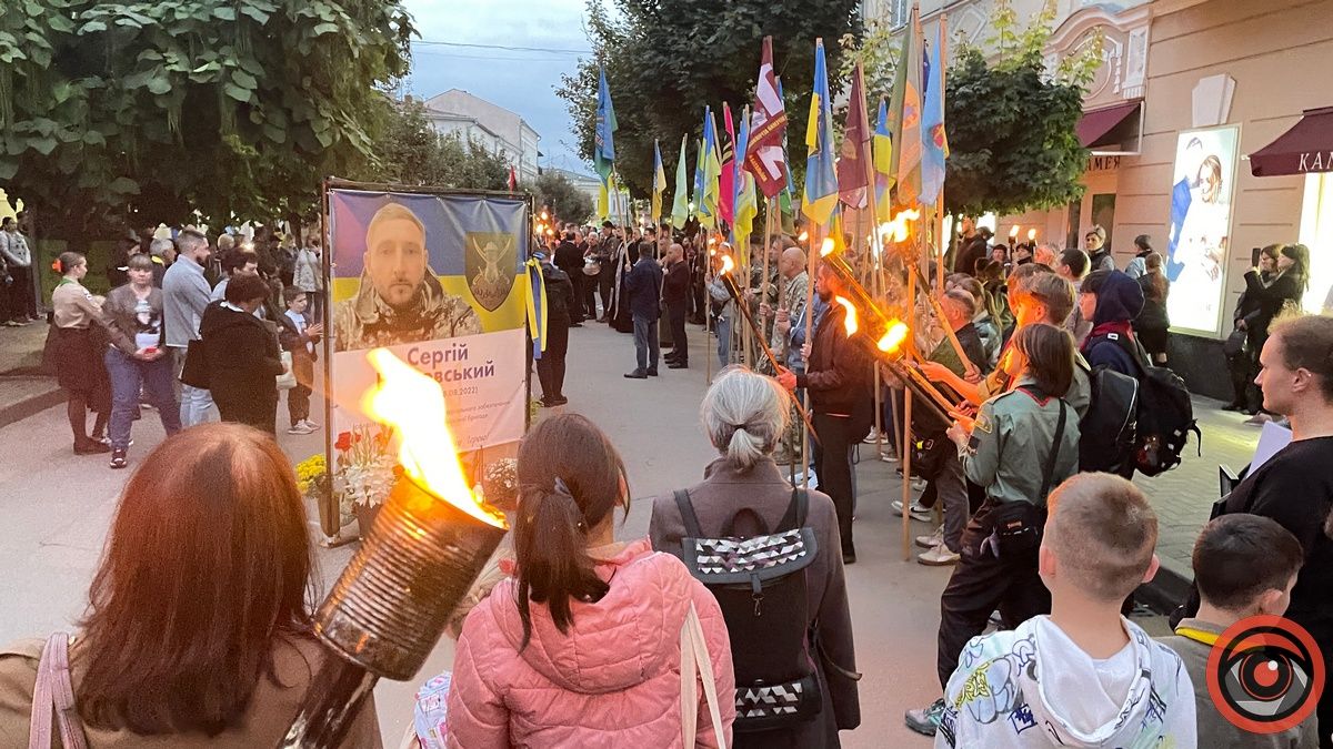 Як проходила смолоскипна хода в Коломиї 1 жовтня 11