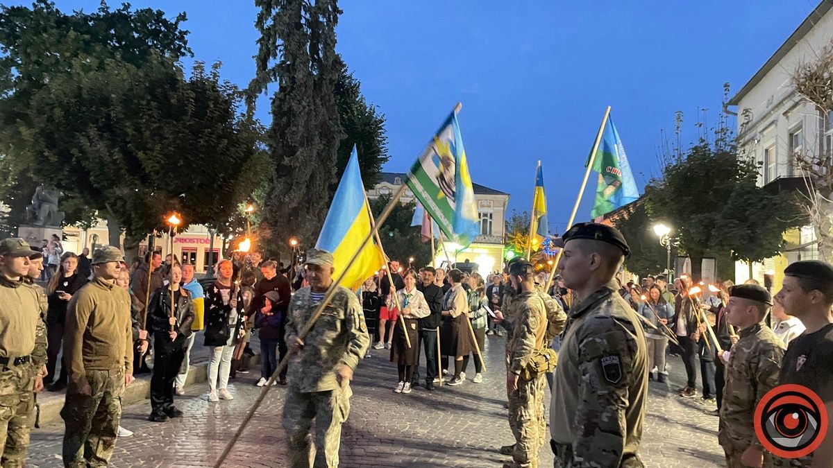 Як проходила смолоскипна хода в Коломиї 1 жовтня 12