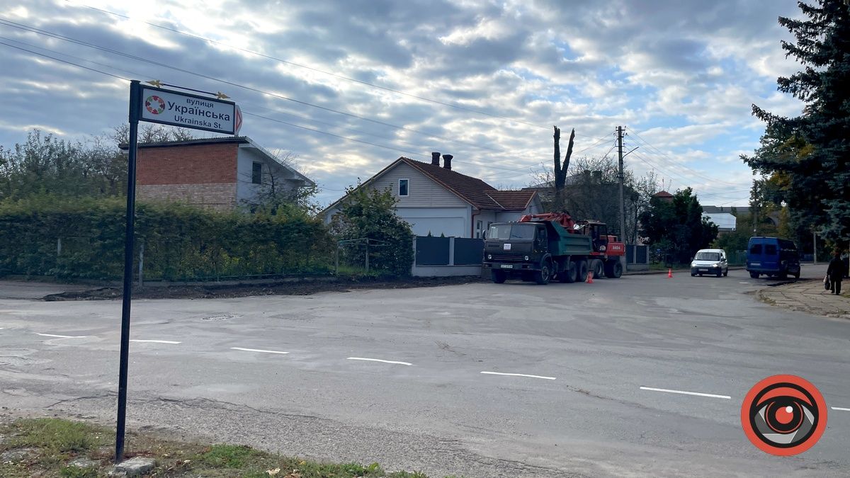 Ще -2,2 млн грн з бюджету: В Коломиї приступили до ремонту тротуарів на вул. Українській