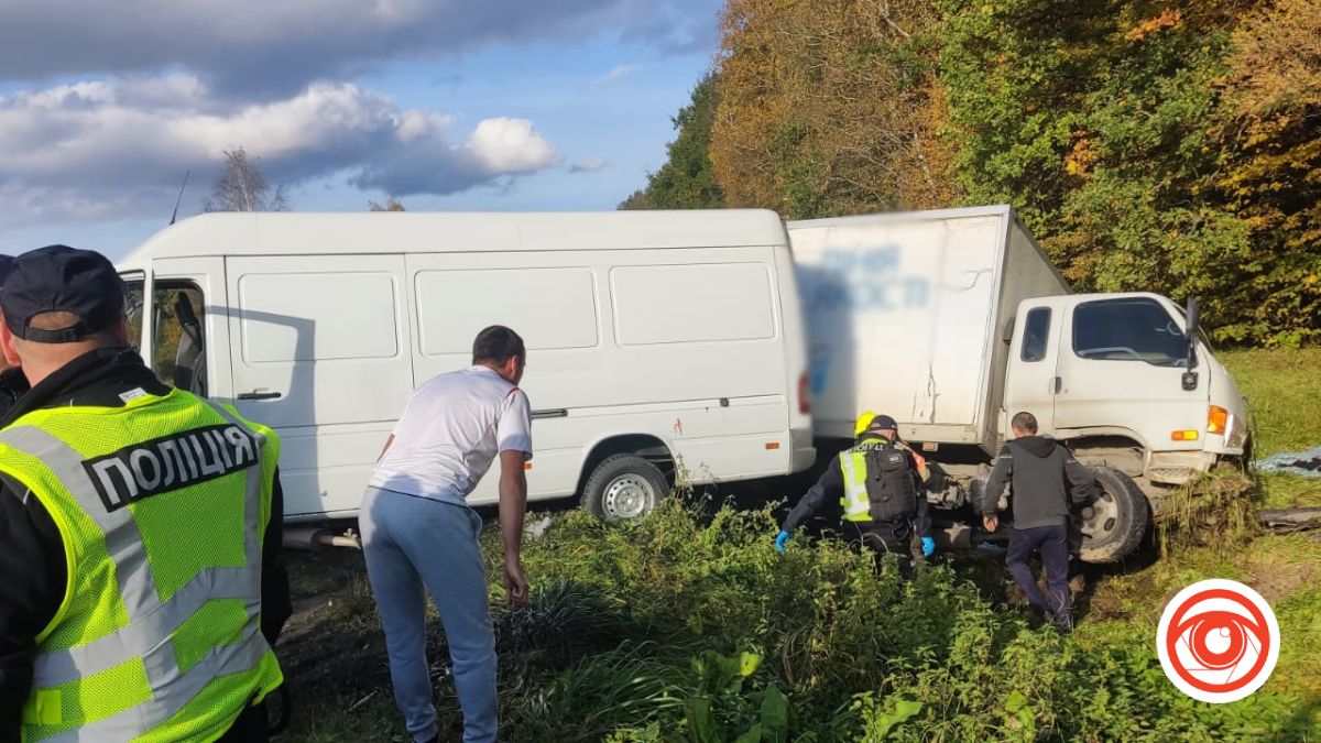 На Коломийщині у ДТП потрапила вантажівка та бус