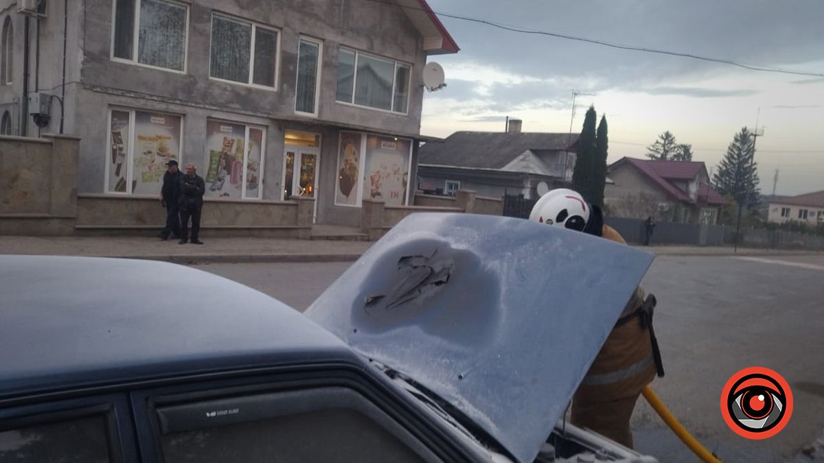 У Городенці пожежники рятували авто від вогню 2