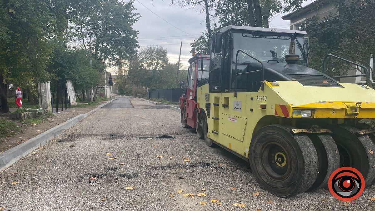 На вул. Кобилянської почали стелити асфальт 4