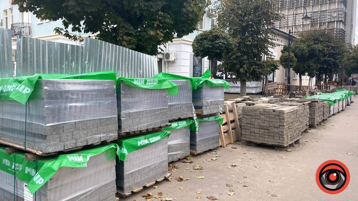 Що зробили на площі перед Музеєм писанкового розпису в Коломиї 2