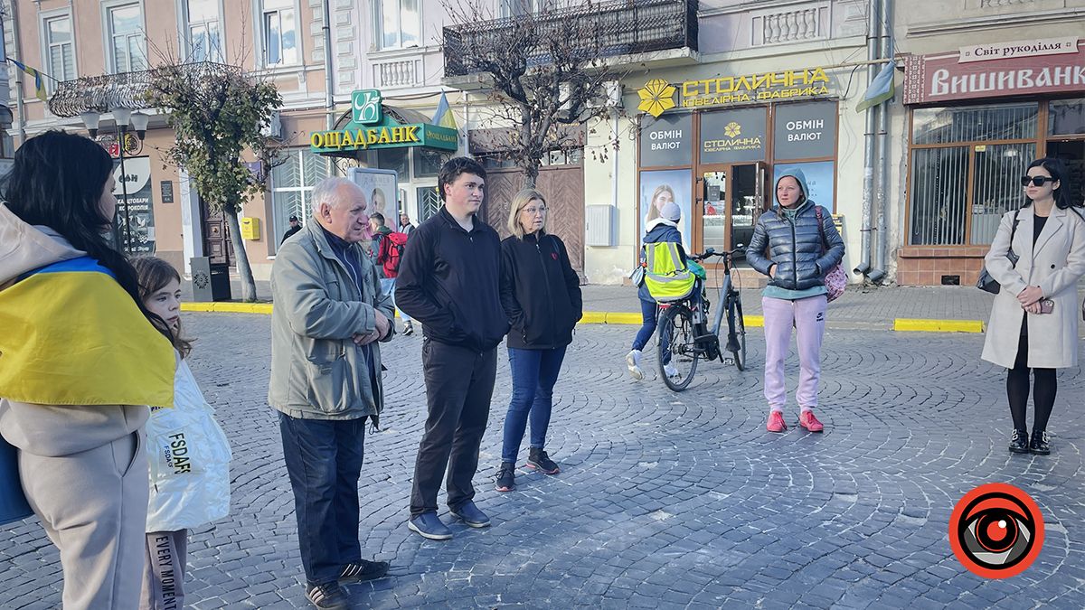 У Коломиї під ратушею знову збиралися активісти: що вирішували? 4