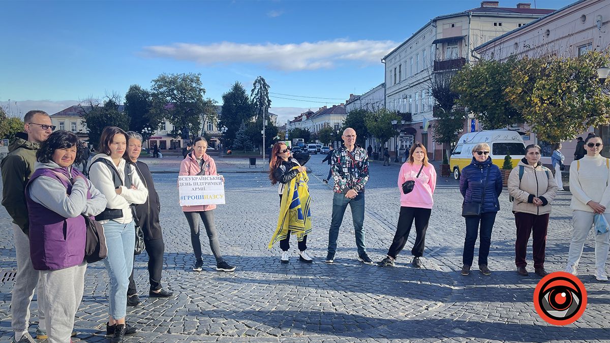 У Коломиї під ратушею знову збиралися активісти: що вирішували? 1