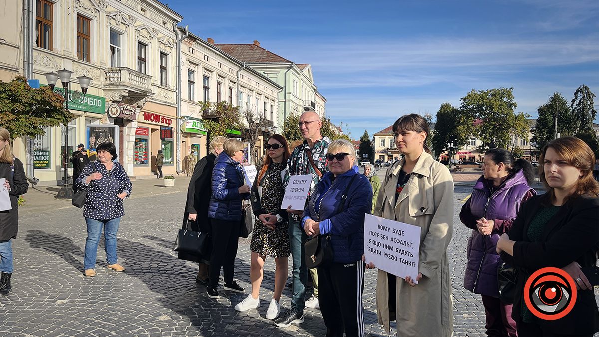 Виходить, щоб на третину мільйона закупити рекламні тумби - запиту не треба, а для квадрокоптерів - мусять бути?