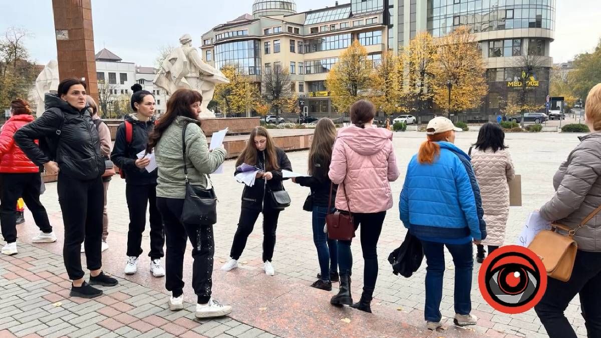 Прикарпатці вийшли на мирний пікет − вимагають демобілізації військових 1