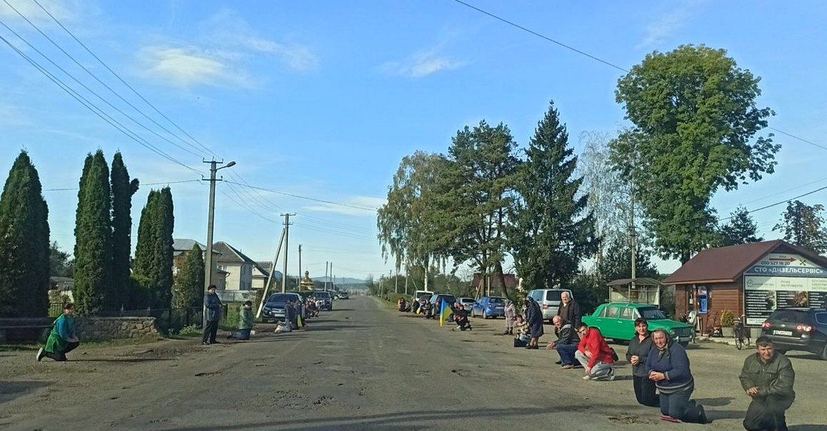 Печеніжинська громада зустріла траурний кортеж воїна Петра Грабовецького 5