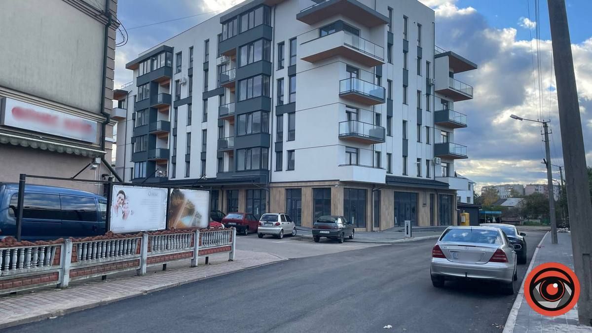 У Коломиї заасфальтували ще один проїзд між будинками 1