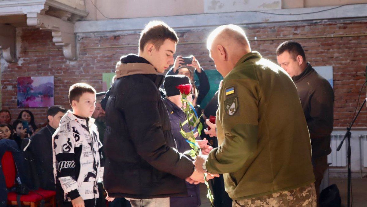 Рідним загиблих воїнів з Коломийщини вручили посмертні нагороди Героїв 3