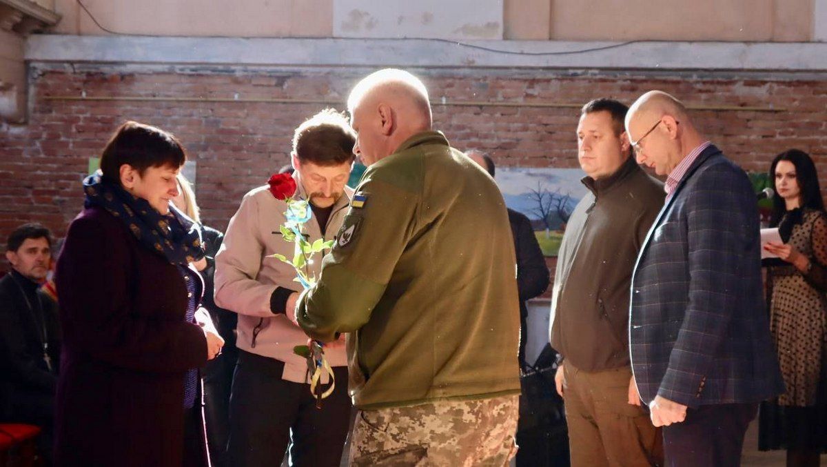Рідним загиблих воїнів з Коломийщини вручили посмертні нагороди Героїв 5