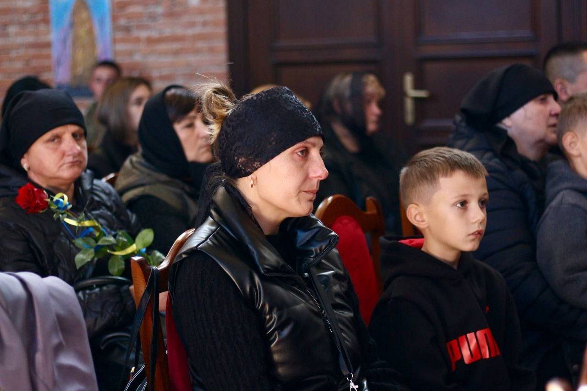 Рідним загиблих воїнів з Коломийщини вручили посмертні нагороди Героїв 6