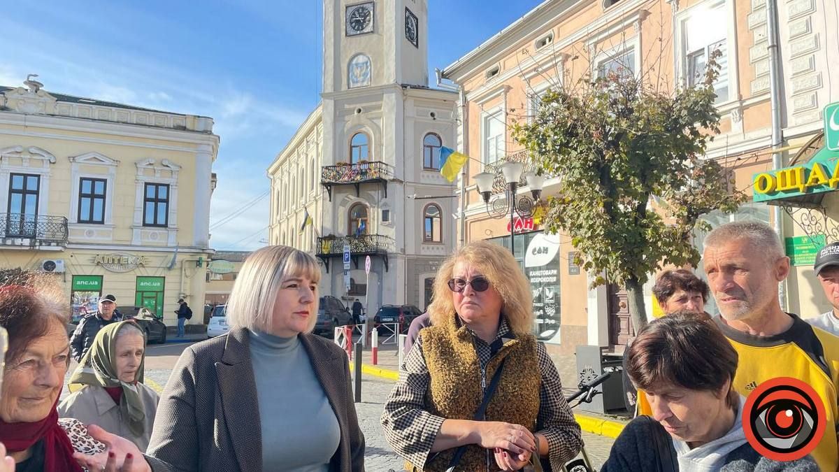 По центру - заступниця міського голови Зоряна Михалушко