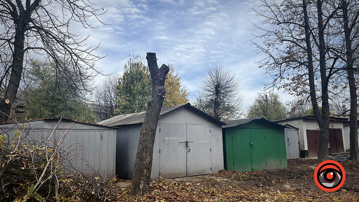 Голова ОСББ багатоповерхівки замовила бригаду працівників, виявилось, свою діяльність чоловіки здійснюють незаконно, уникаючи податків.