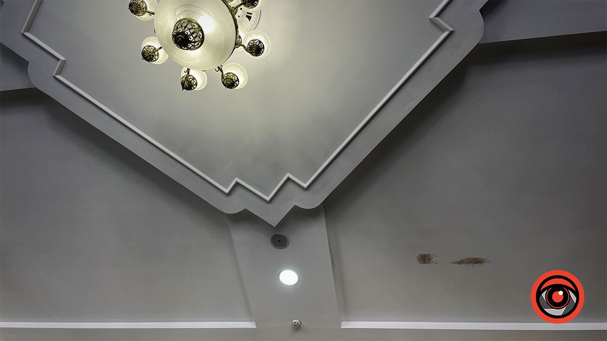 У головній залі ратуші в Коломиї протікає стеля 2