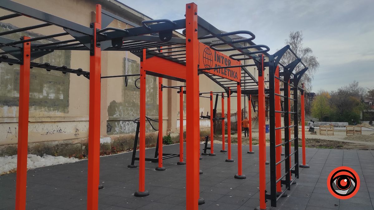 Цей спортивний комплекс призначений для розвитку всіх груп м'язів, виконання функціональних тренувань