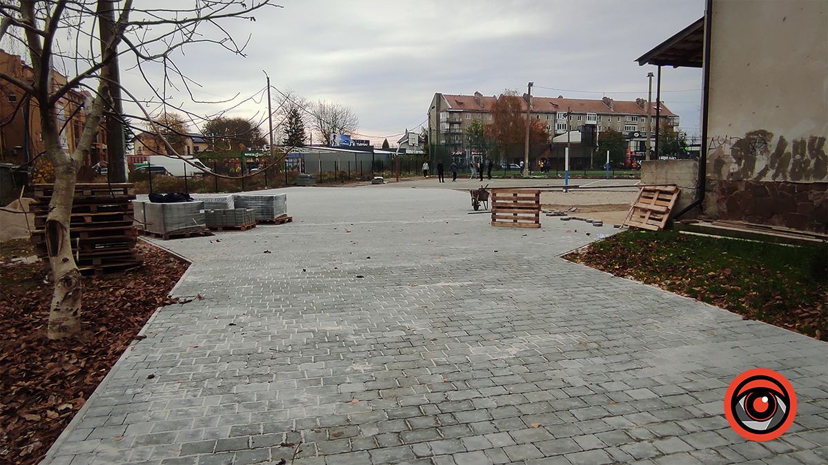 Майже 6 млн грн на ремонт території школи: чи всюди потрібна була нова бруківка 8