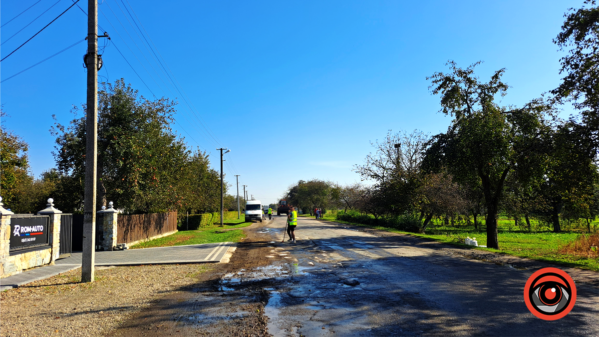 Дочекалися: у Сопові проводять ямковий ремонт дорожнього покриття