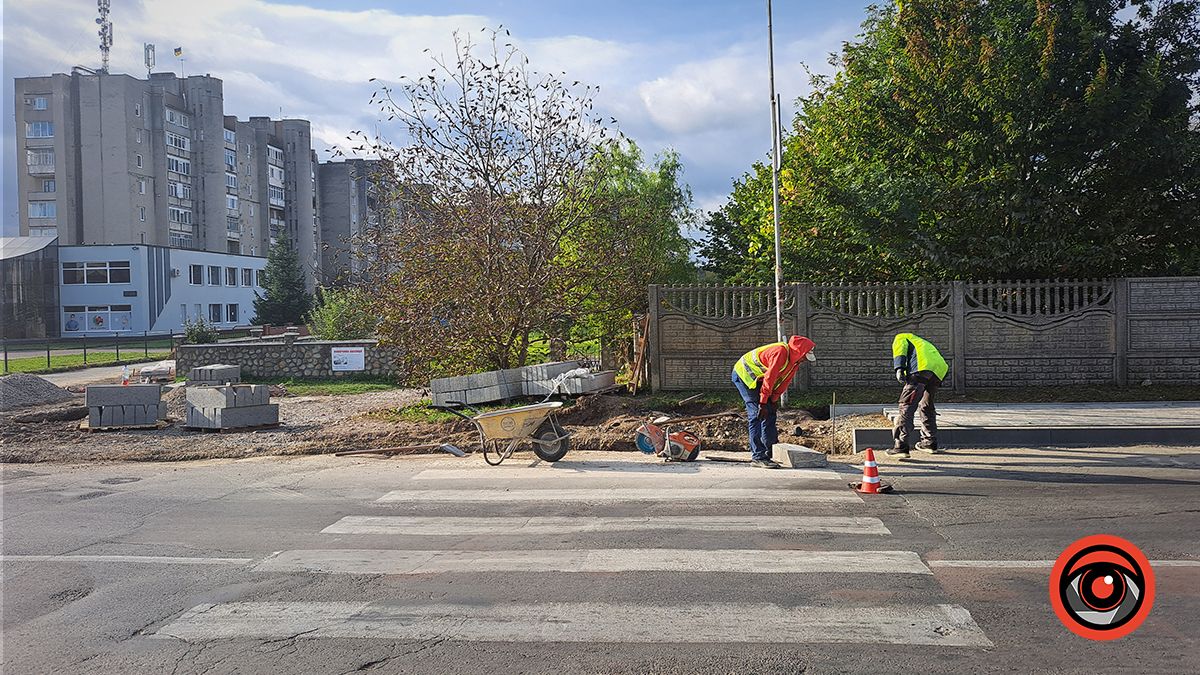 Ремонт тротуарів вул. Мазепи розпочали зі сторони в'їзду в Коломию 3