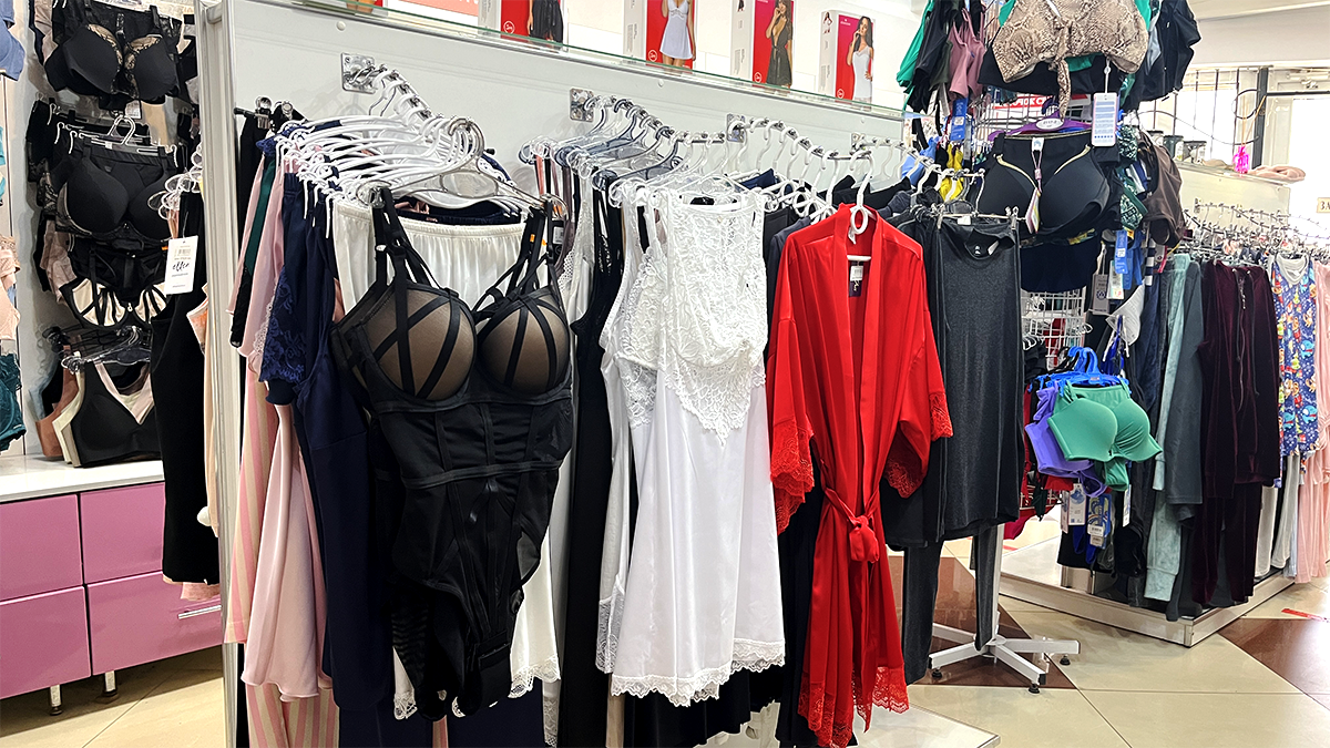 Естетичне спіднє, зручний одяг для дому й термобілизна: магазин "Віола" на Театральній 28/5 13
