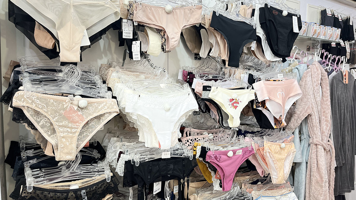 Естетичне спіднє, зручний одяг для дому й термобілизна: магазин "Віола" на Театральній 28/5 6